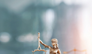 Liberté d’installation et tarifs des professions réglementées du droit : Le bilan, dix ans après