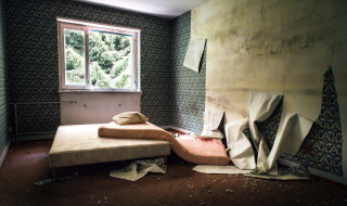 Responsabilité de l’État en cas de refus du concours de la force publique au bailleur : Le décret d’application de la loi « anti-squat » est enfin publié